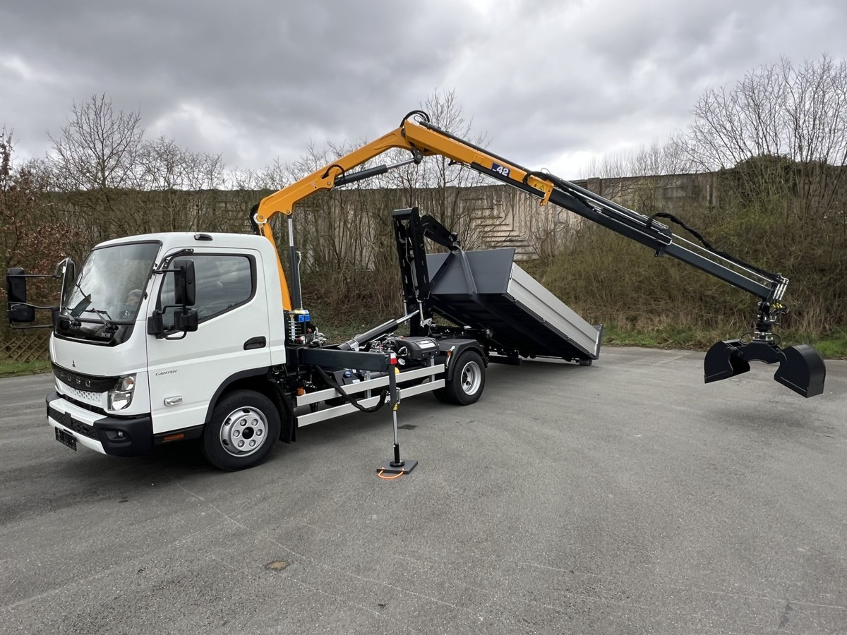 FUSO FUSO 9C18 City Abrollkipper + Ladekran m.Greifer - Transportbil med tippflak: bild 3 FUSO FUSO 9C18 City Abrollkipper + Ladekran m.Greifer - Transportbil med tippflak: bild 3