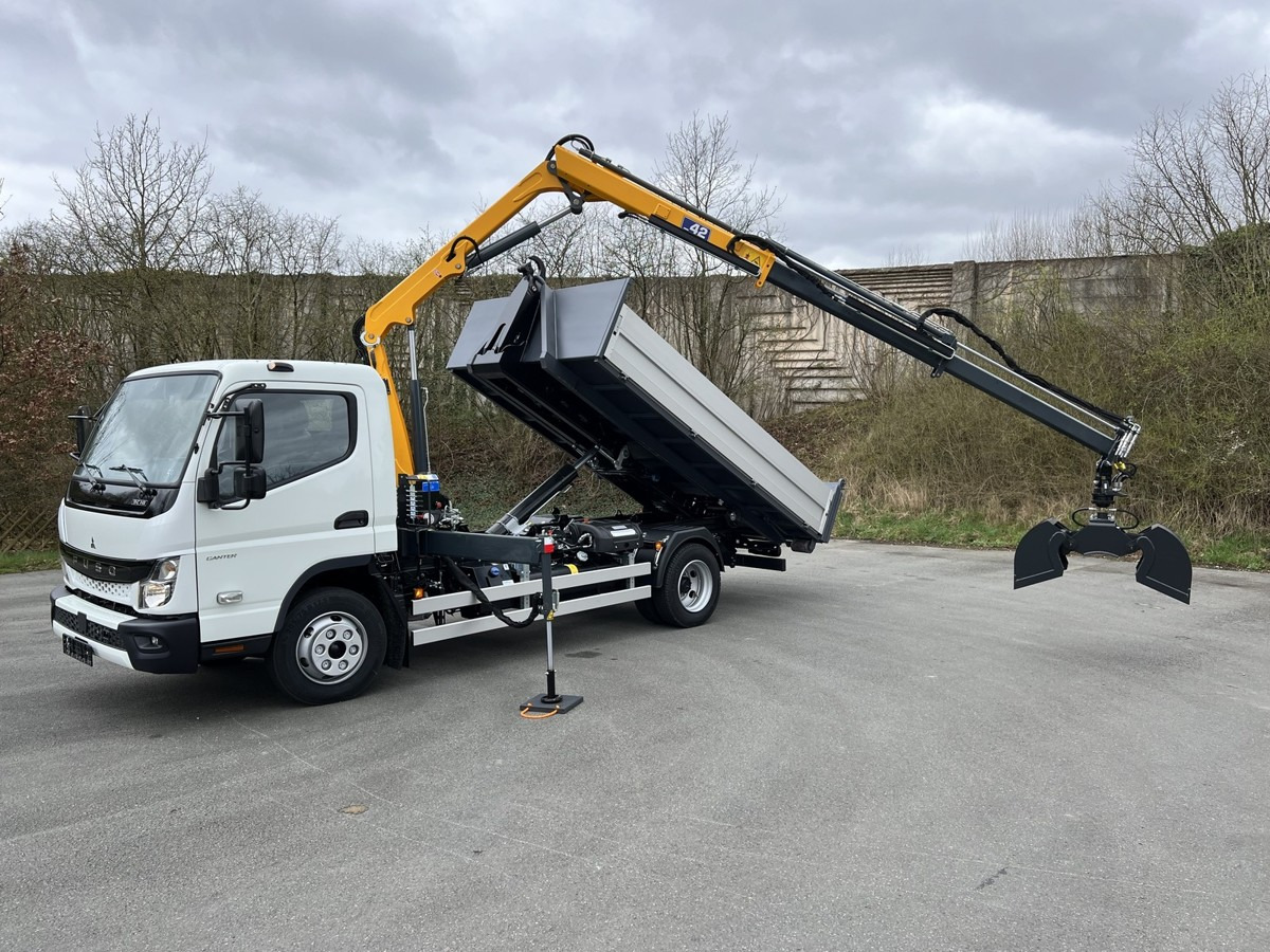 FUSO FUSO 9C18 City Abrollkipper + Ladekran m.Greifer - Transportbil med tippflak: bild 1 FUSO FUSO 9C18 City Abrollkipper + Ladekran m.Greifer - Transportbil med tippflak: bild 1