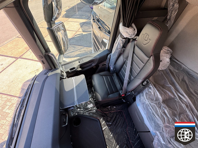 Scania 590 S King of the Road - FULL AIR - NEW TRUCK! - Dragbil: bild 2 Scania 590 S King of the Road - FULL AIR - NEW TRUCK! - Dragbil: bild 2