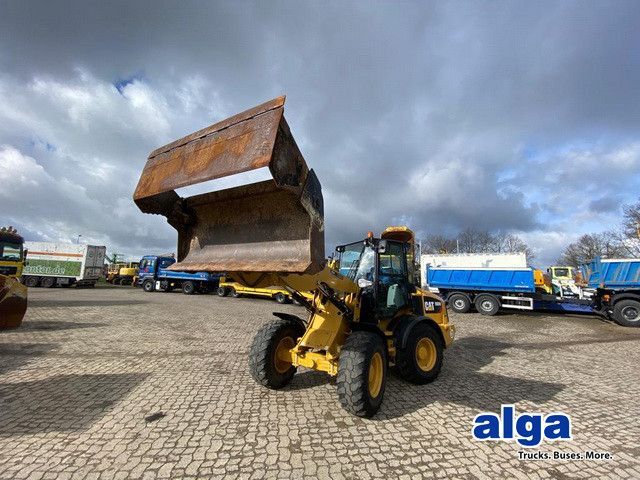 CAT 908M, 4+1 Schaufel, Palettengabel, wenig Std. - Hjullastare: bild 1 CAT 908M, 4+1 Schaufel, Palettengabel, wenig Std. - Hjullastare: bild 1