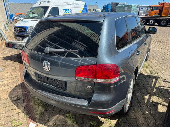 Volkswagen Touareg 3.2 V6/ GETRIEBESCHADEN /Motor läuft! - SUV: bild 2 Volkswagen Touareg 3.2 V6/ GETRIEBESCHADEN /Motor läuft! - SUV: bild 2
