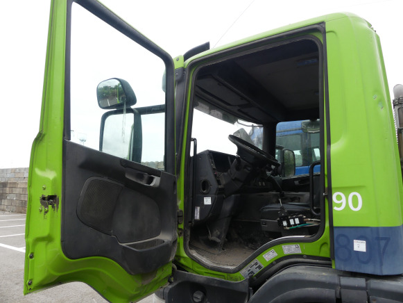 REF:1290 - Camion porte container Scania PRT (2005-529.990 km) - Containerbil/ Växelflak lastbil: bild 5 REF:1290 - Camion porte container Scania PRT (2005-529.990 km) - Containerbil/ Växelflak lastbil: bild 5