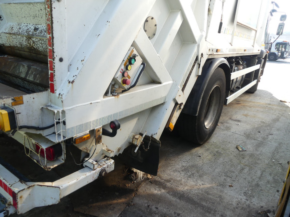 REF:8490 - Camion poubelle Renault Access (2014-236.794 km) - Sopbil: bild 4 REF:8490 - Camion poubelle Renault Access (2014-236.794 km) - Sopbil: bild 4