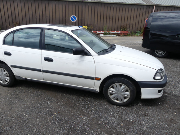 REF:DBB024 - Voiture Toyota Avensis (1998-172.549 km) - Personbil: bild 3 REF:DBB024 - Voiture Toyota Avensis (1998-172.549 km) - Personbil: bild 3
