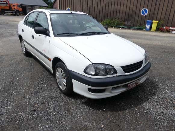REF:DBB024 - Voiture Toyota Avensis (1998-172.549 km) - Personbil: bild 2 REF:DBB024 - Voiture Toyota Avensis (1998-172.549 km) - Personbil: bild 2