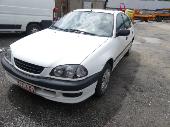 REF:DBB024 - Voiture Toyota Avensis (1998-172.549 km) - Personbil: bild 1 REF:DBB024 - Voiture Toyota Avensis (1998-172.549 km) - Personbil: bild 1