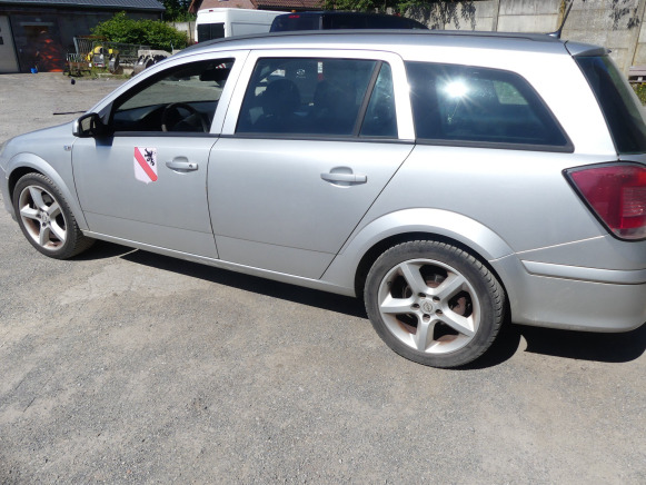 REF:TRF008 - Voiture Opel Astra break (2005-158.167 km) - Personbil: bild 4 REF:TRF008 - Voiture Opel Astra break (2005-158.167 km) - Personbil: bild 4