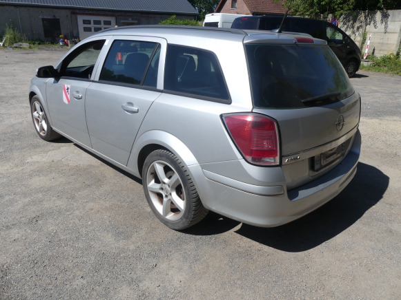 REF:TRF008 - Voiture Opel Astra break (2005-158.167 km) - Personbil: bild 3 REF:TRF008 - Voiture Opel Astra break (2005-158.167 km) - Personbil: bild 3
