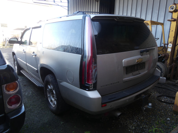 Voiture Chevrolet Suburban (2006-355.000 km) Numéro de châssis : 1GNFK16327J170092 - Kilométrage : 355000 - Dubbelhytt transportbil: bild 4 Voiture Chevrolet Suburban (2006-355.000 km) Numéro de châssis : 1GNFK16327J170092 - Kilométrage : 355000 - Dubbelhytt transportbil: bild 4