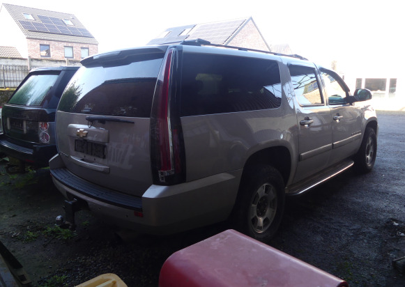Voiture Chevrolet Suburban (2006-355.000 km) Numéro de châssis : 1GNFK16327J170092 - Kilométrage : 355000 - Dubbelhytt transportbil: bild 3 Voiture Chevrolet Suburban (2006-355.000 km) Numéro de châssis : 1GNFK16327J170092 - Kilométrage : 355000 - Dubbelhytt transportbil: bild 3