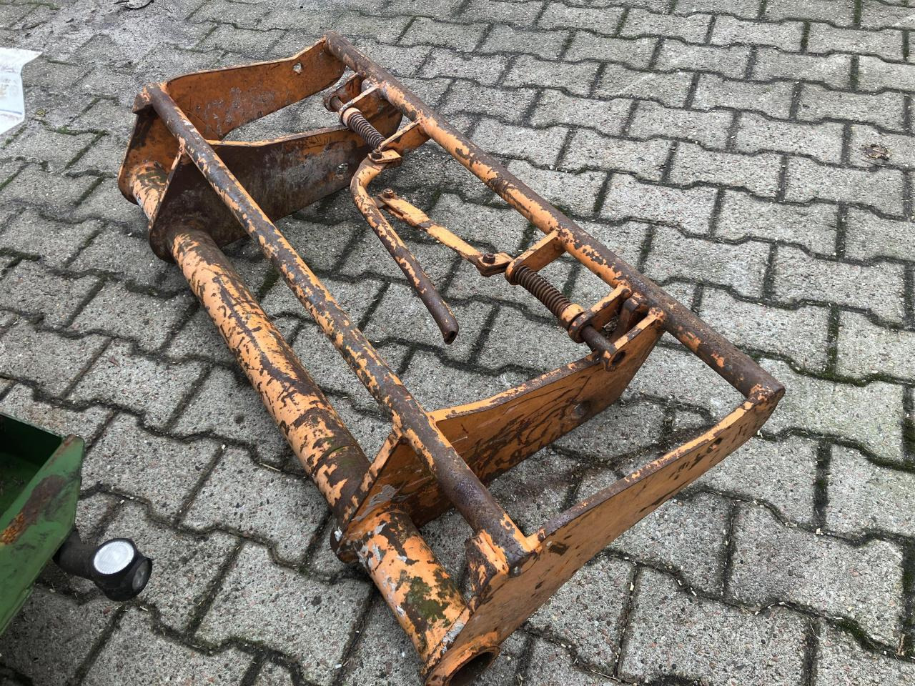 Manitou auf Euro-Norm - Frontlastar för traktor: bild 1 Manitou auf Euro-Norm - Frontlastar för traktor: bild 1
