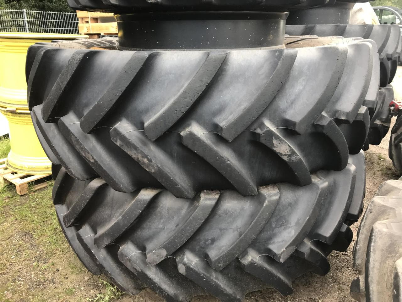 Mitas 680/80R42 - Däck för Lantbruksmaskiner: bild 1 Mitas 680/80R42 - Däck för Lantbruksmaskiner: bild 1