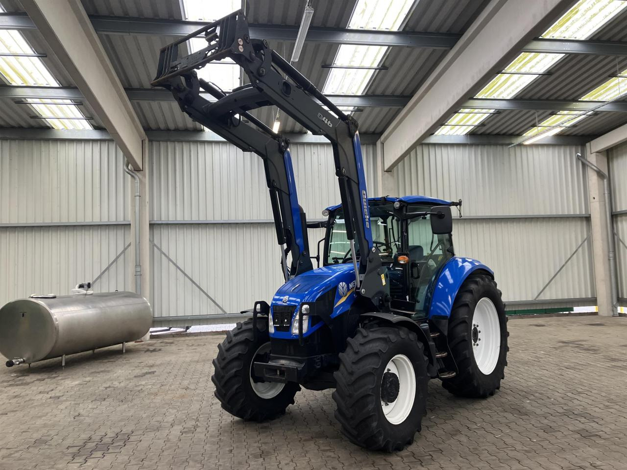New Holland T 5.105 - Traktor: bild 1 New Holland T 5.105 - Traktor: bild 1