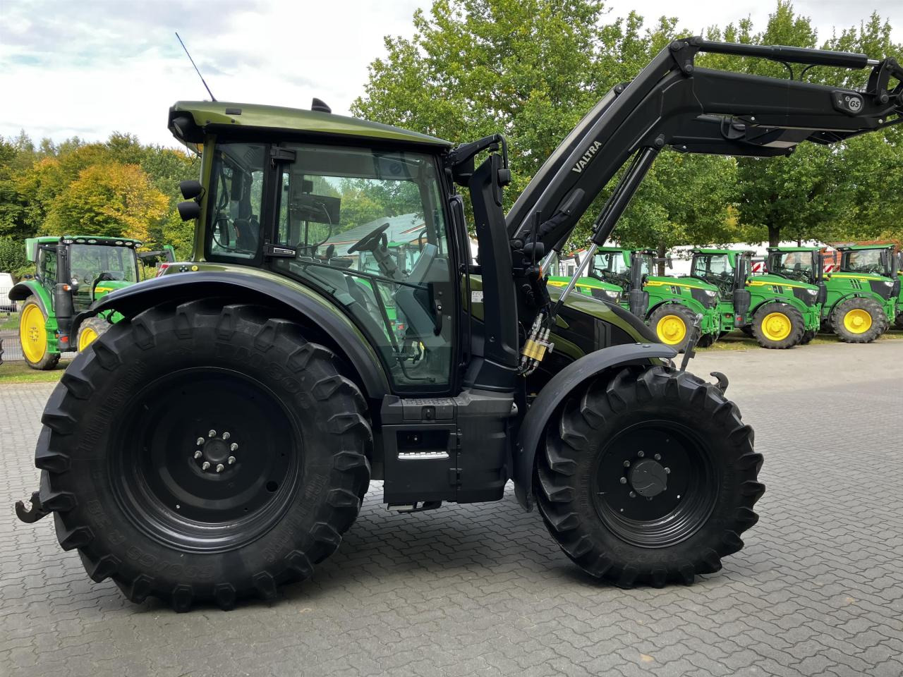 Valtra G125 Unlimited - Traktor: bild 2 Valtra G125 Unlimited - Traktor: bild 2