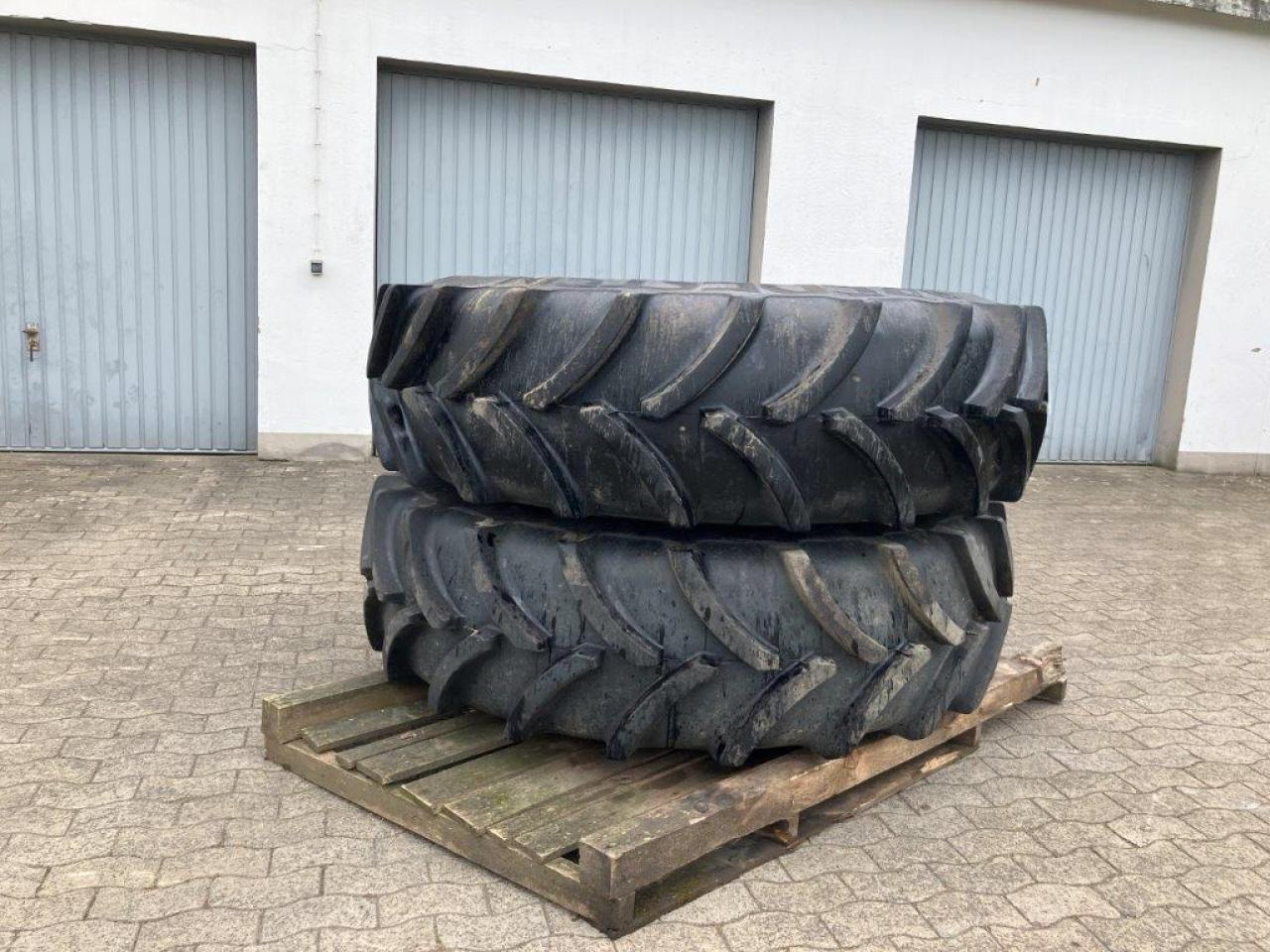 Vredestein 520/8R42 - Däck för Lantbruksmaskiner: bild 1 Vredestein 520/8R42 - Däck för Lantbruksmaskiner: bild 1