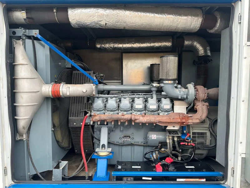 MAN MAN D2842 LE 213 met Leroy Somer 800 kVA Silent generatorset as New ! 410 hours ! - Elgenerator: bild 2 MAN MAN D2842 LE 213 met Leroy Somer 800 kVA Silent generatorset as New ! 410 hours ! - Elgenerator: bild 2