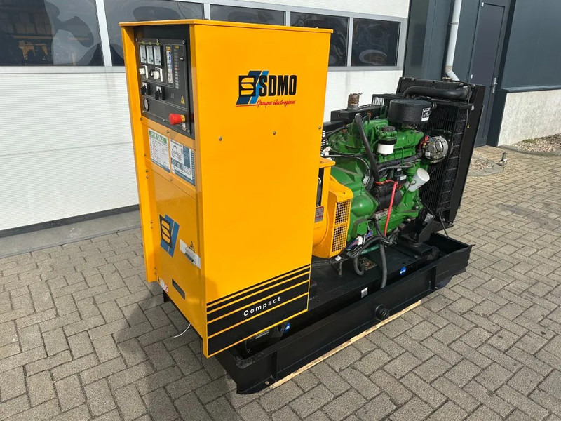 SDMO John Deere 4039 DF 007 Leroy Somer 40 kVA noodstroom generatorset 154 hours ! - Elgenerator: bild 2 SDMO John Deere 4039 DF 007 Leroy Somer 40 kVA noodstroom generatorset 154 hours ! - Elgenerator: bild 2