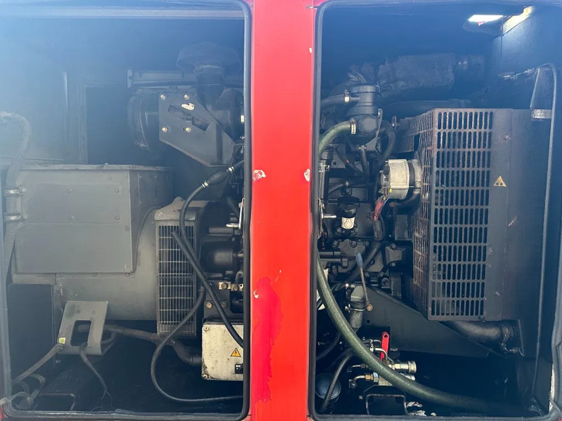 SDMO R110 C3 John Deere Leroy Somer 110 kVA Silent Rental generatorset Stage 3A - Elgenerator: bild 4 SDMO R110 C3 John Deere Leroy Somer 110 kVA Silent Rental generatorset Stage 3A - Elgenerator: bild 4