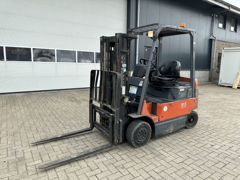 Toyota 7FBMF20 2 ton Triplex Freelift Sideshift Elektra Heftruck - Eltruck: bild 1 Toyota 7FBMF20 2 ton Triplex Freelift Sideshift Elektra Heftruck - Eltruck: bild 1