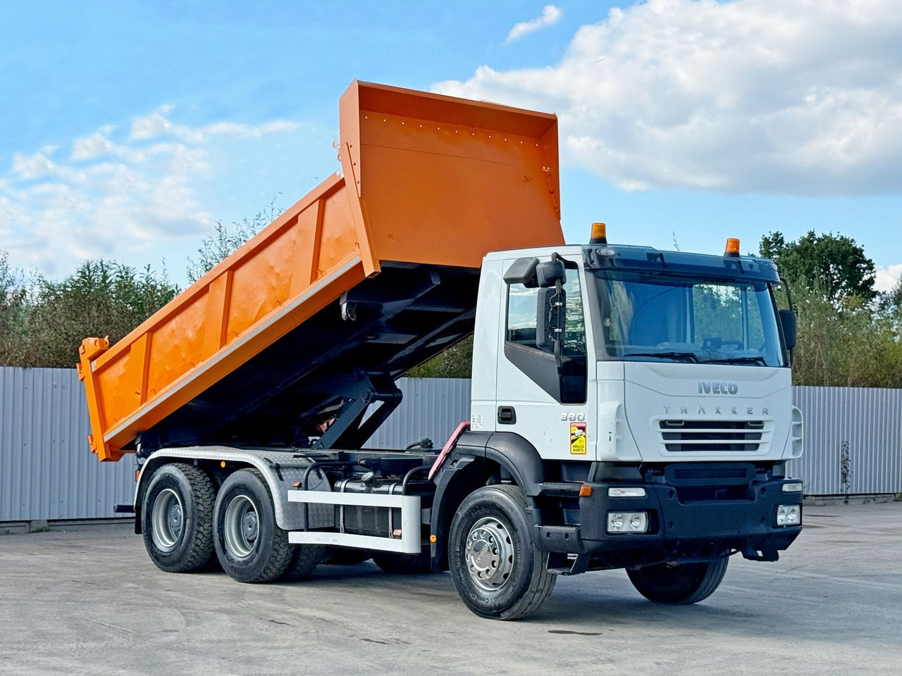 Iveco TRAKKER 380 * Kipper 5,25 m + BORDMATIC / 6x4 - Tippbil lastbil, Kranbil: bild 1 Iveco TRAKKER 380 * Kipper 5,25 m + BORDMATIC / 6x4 - Tippbil lastbil, Kranbil: bild 1