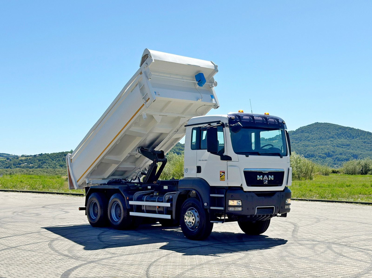 MAN TGS 26.360 Kipper 5,20 m + BORDMATIC / 6x4 - Tippbil lastbil, Kranbil: bild 1 MAN TGS 26.360 Kipper 5,20 m + BORDMATIC / 6x4 - Tippbil lastbil, Kranbil: bild 1