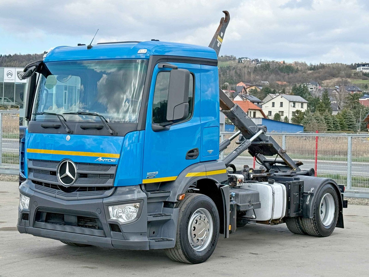 Mercedes-Benz ANTOS 1833 Abrollkipper * Top Zustand! - Lastväxlare lastbil: bild 2 Mercedes-Benz ANTOS 1833 Abrollkipper * Top Zustand! - Lastväxlare lastbil: bild 2