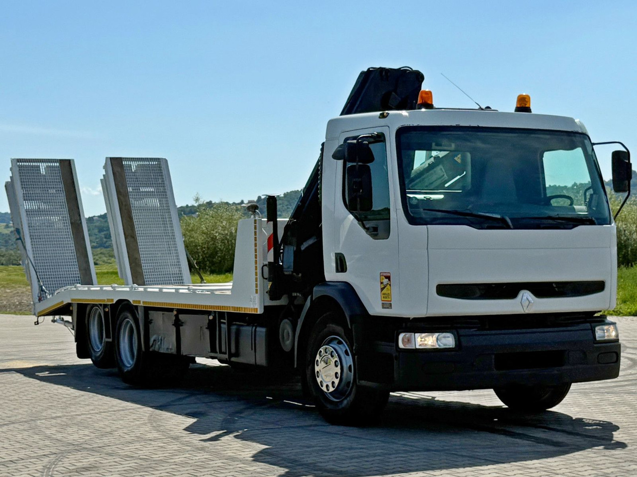 Renault KERAX 320 DCI* ABSCHLEPPWAGEN 7,35m + HIAB 140A - Bärgningsbil: bild 4 Renault KERAX 320 DCI* ABSCHLEPPWAGEN 7,35m + HIAB 140A - Bärgningsbil: bild 4