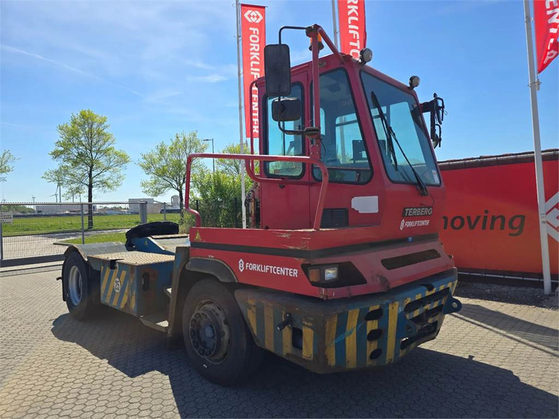 Terberg YT222 - Terminaltraktor: bild 1 Terberg YT222 - Terminaltraktor: bild 1