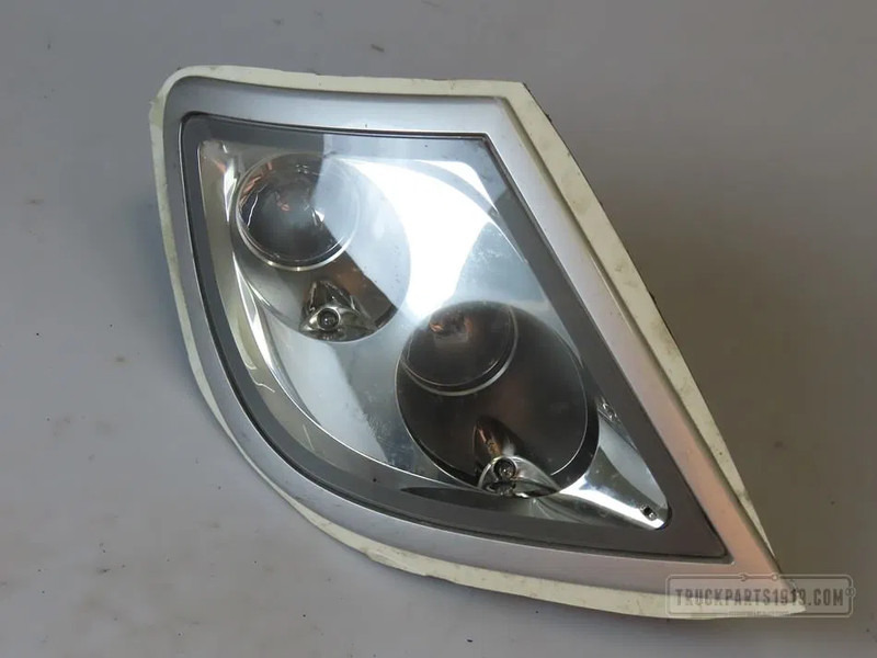 DAF 1784823 Lighting Skylight Re. - Dimljus för Lastbil: bild 1 DAF 1784823 Lighting Skylight Re. - Dimljus för Lastbil: bild 1
