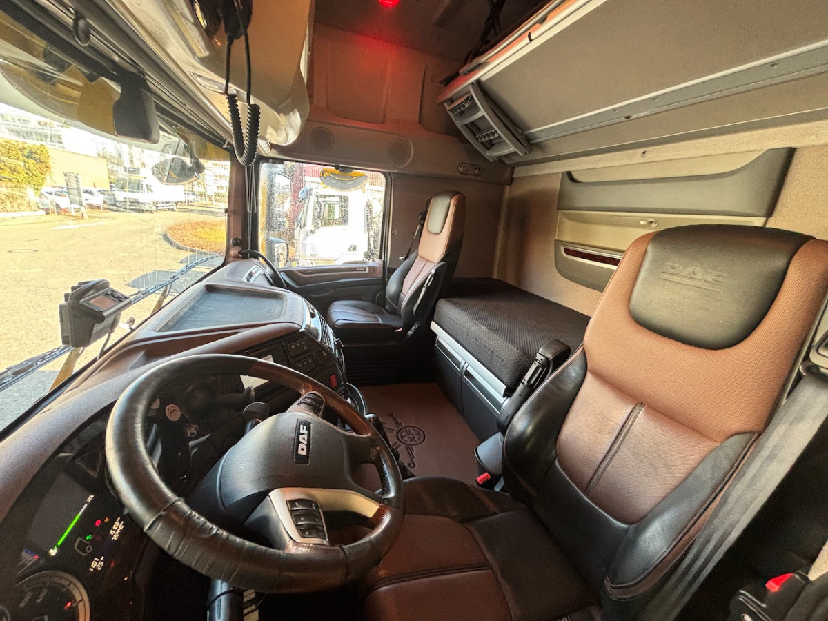 DAF FAN XF 530 LTD - Kapellbil: bild 4 DAF FAN XF 530 LTD - Kapellbil: bild 4