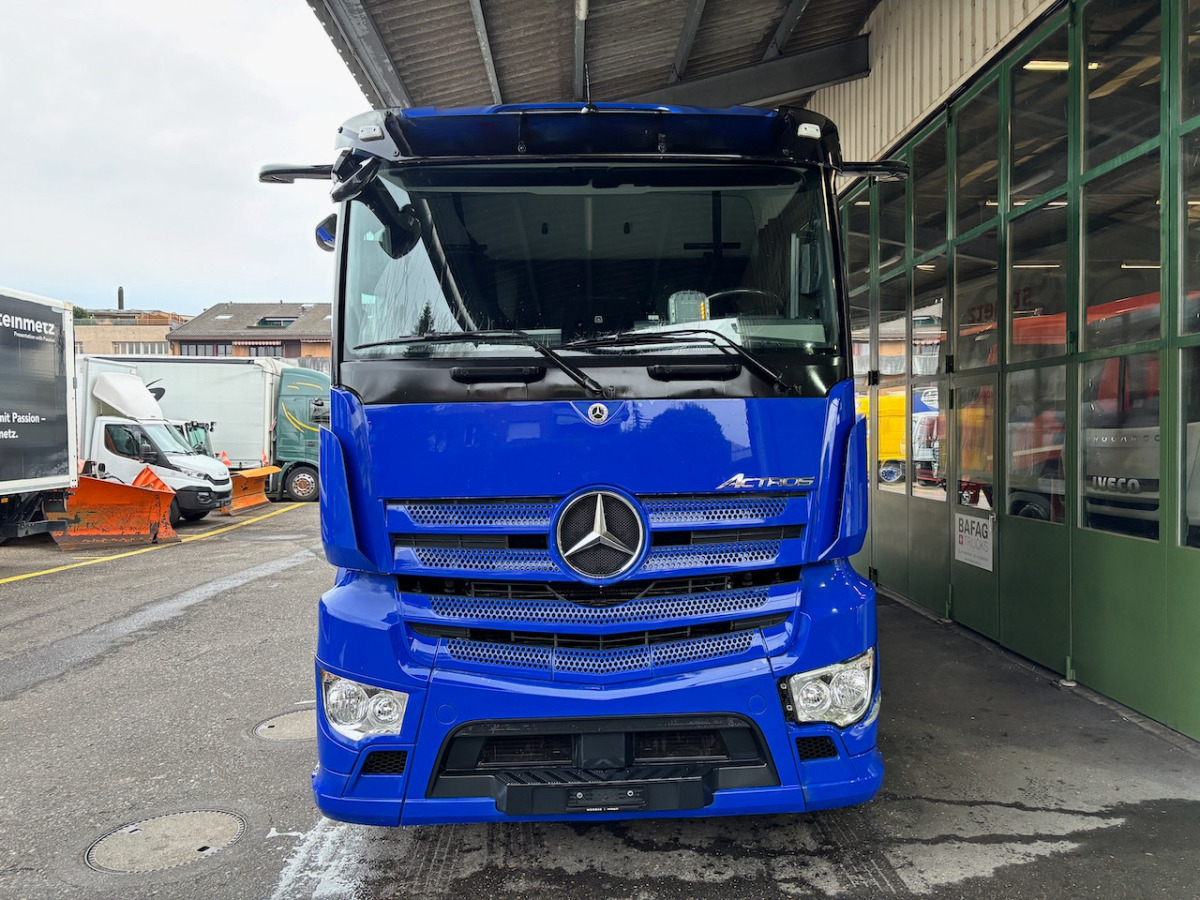 MERCEDES Actros 1843 - Lastbil med skåp: bild 3 MERCEDES Actros 1843 - Lastbil med skåp: bild 3