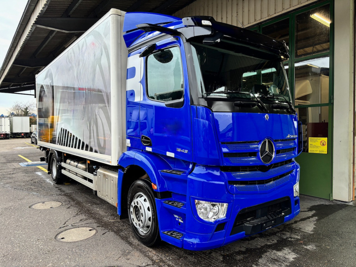 MERCEDES Actros 1843 - Lastbil med skåp: bild 1 MERCEDES Actros 1843 - Lastbil med skåp: bild 1