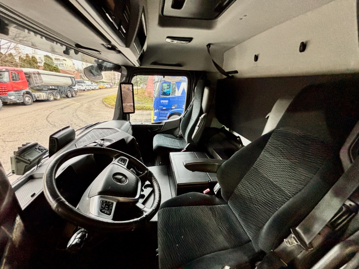 MERCEDES Actros 1843 - Lastbil med skåp: bild 4 MERCEDES Actros 1843 - Lastbil med skåp: bild 4