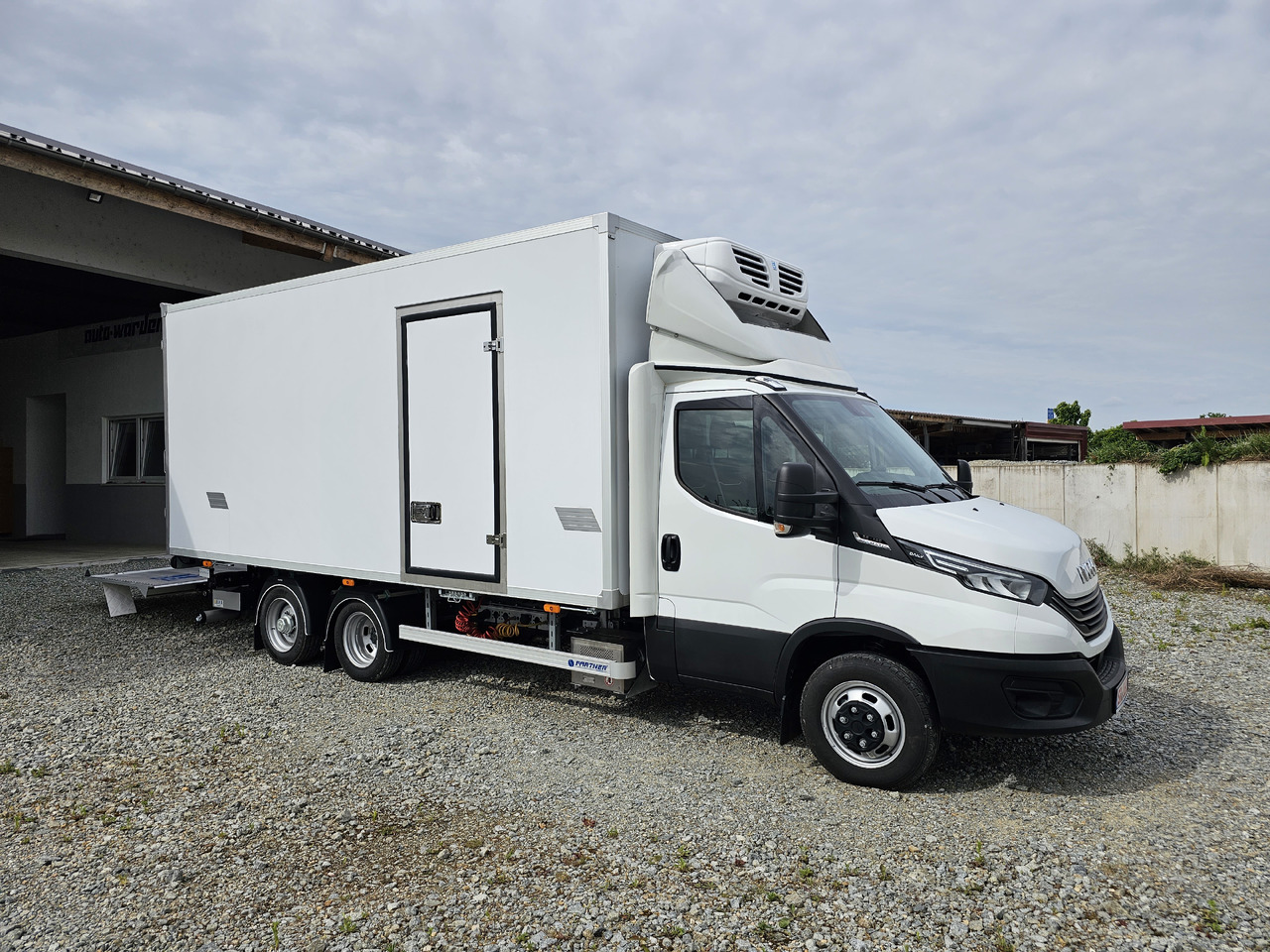 IVECO Daily BE-Truck 35S18H A8 180 PS Kühlkoffer 7.000kg Gesamtgewicht - Kylbil lastbil: bild 2 IVECO Daily BE-Truck 35S18H A8 180 PS Kühlkoffer 7.000kg Gesamtgewicht - Kylbil lastbil: bild 2