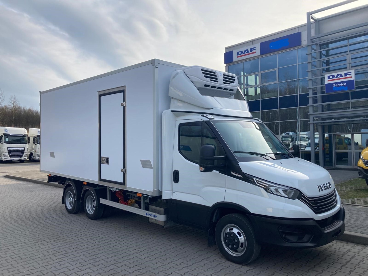 IVECO Daily BE-Truck 35S18H A8 180 PS Kühlkoffer 7.000kg Gesamtgewicht - Kylbil lastbil: bild 4 IVECO Daily BE-Truck 35S18H A8 180 PS Kühlkoffer 7.000kg Gesamtgewicht - Kylbil lastbil: bild 4