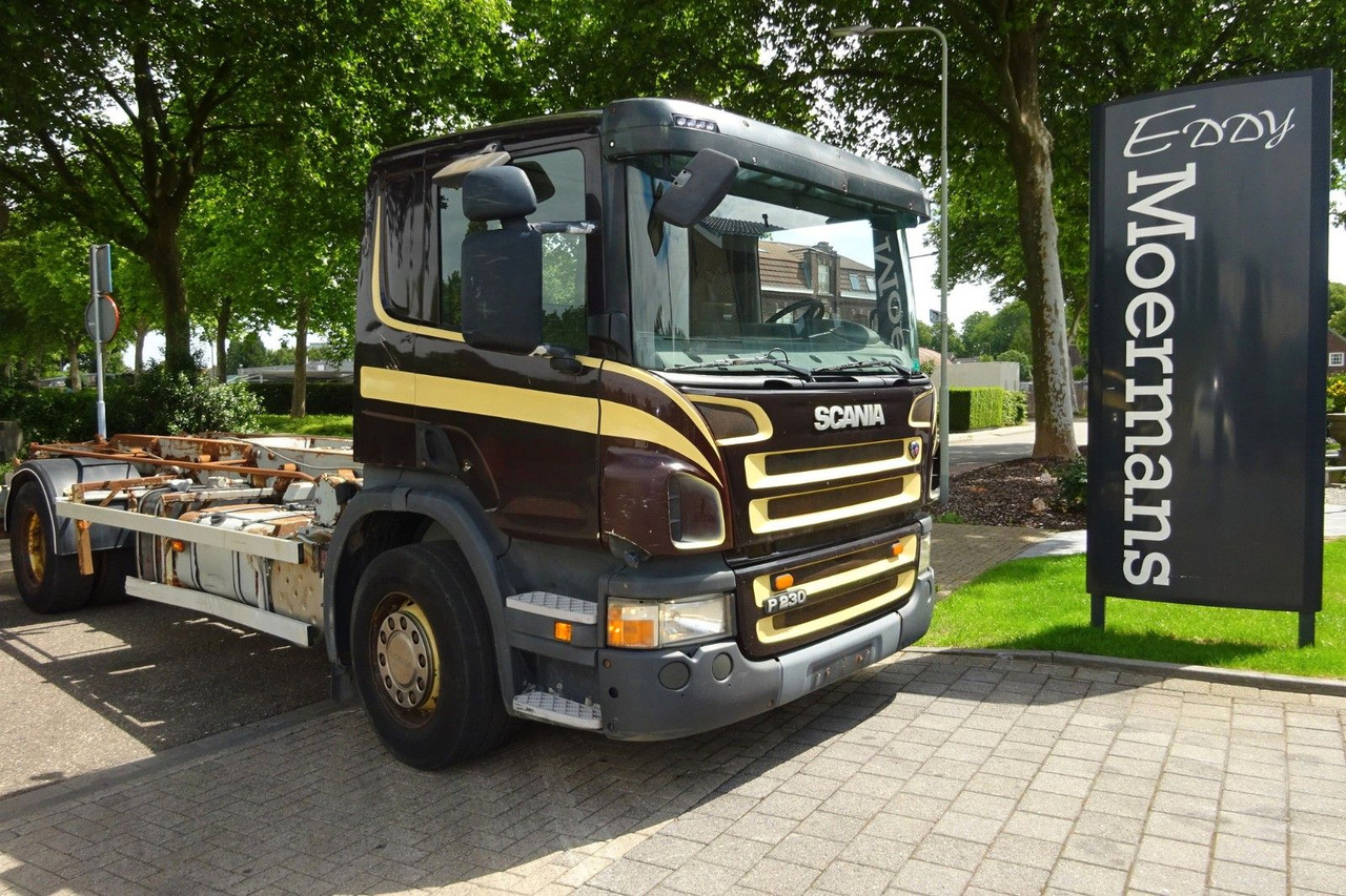 Scania P230 Cp16 - Lastväxlare lastbil: bild 1 Scania P230 Cp16 - Lastväxlare lastbil: bild 1