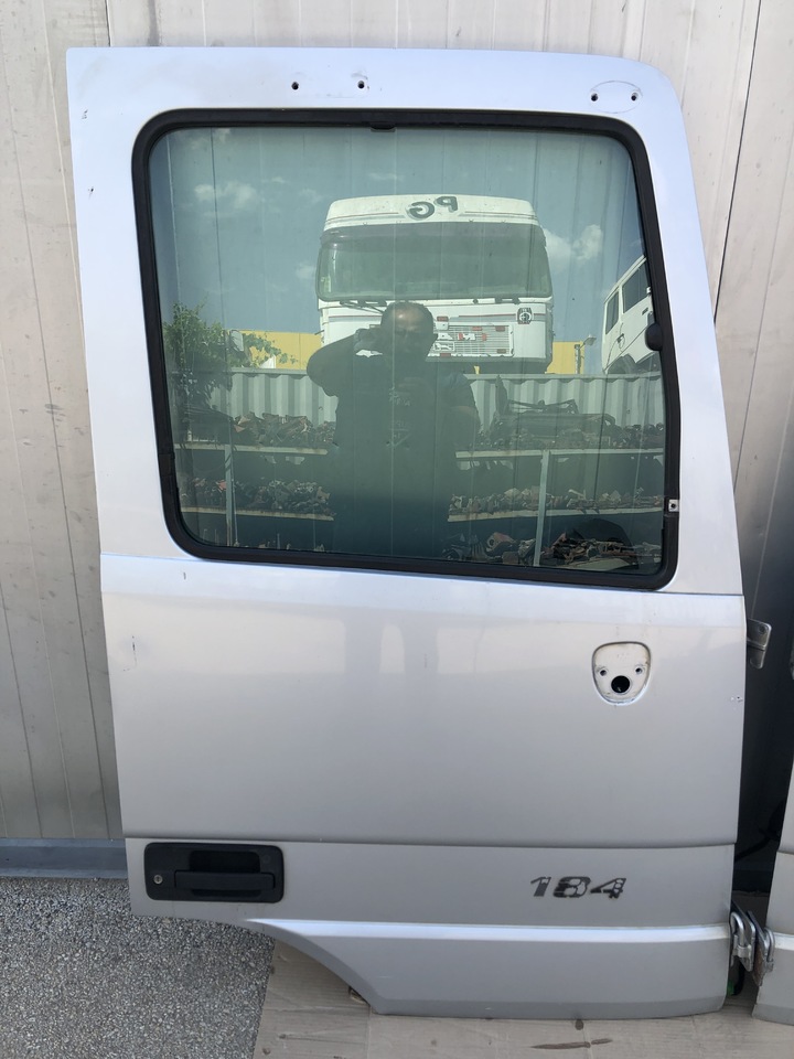 Dörr och reservdelar för Lastbil DOOR ACTROS MP2-3 LEFT AND RIGHT MEGA SPACE CAB: bild 9