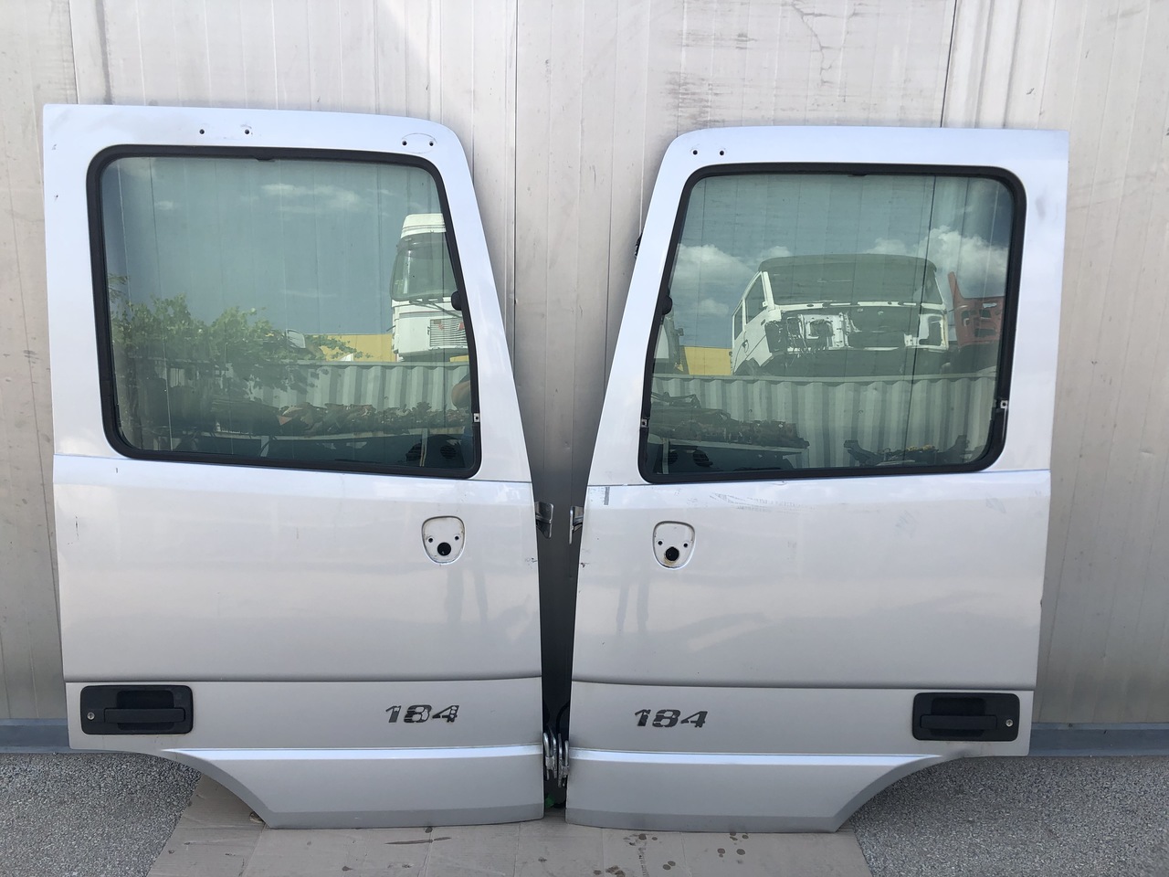Dörr och reservdelar för Lastbil DOOR ACTROS MP2-3 LEFT AND RIGHT MEGA SPACE CAB: bild 8
