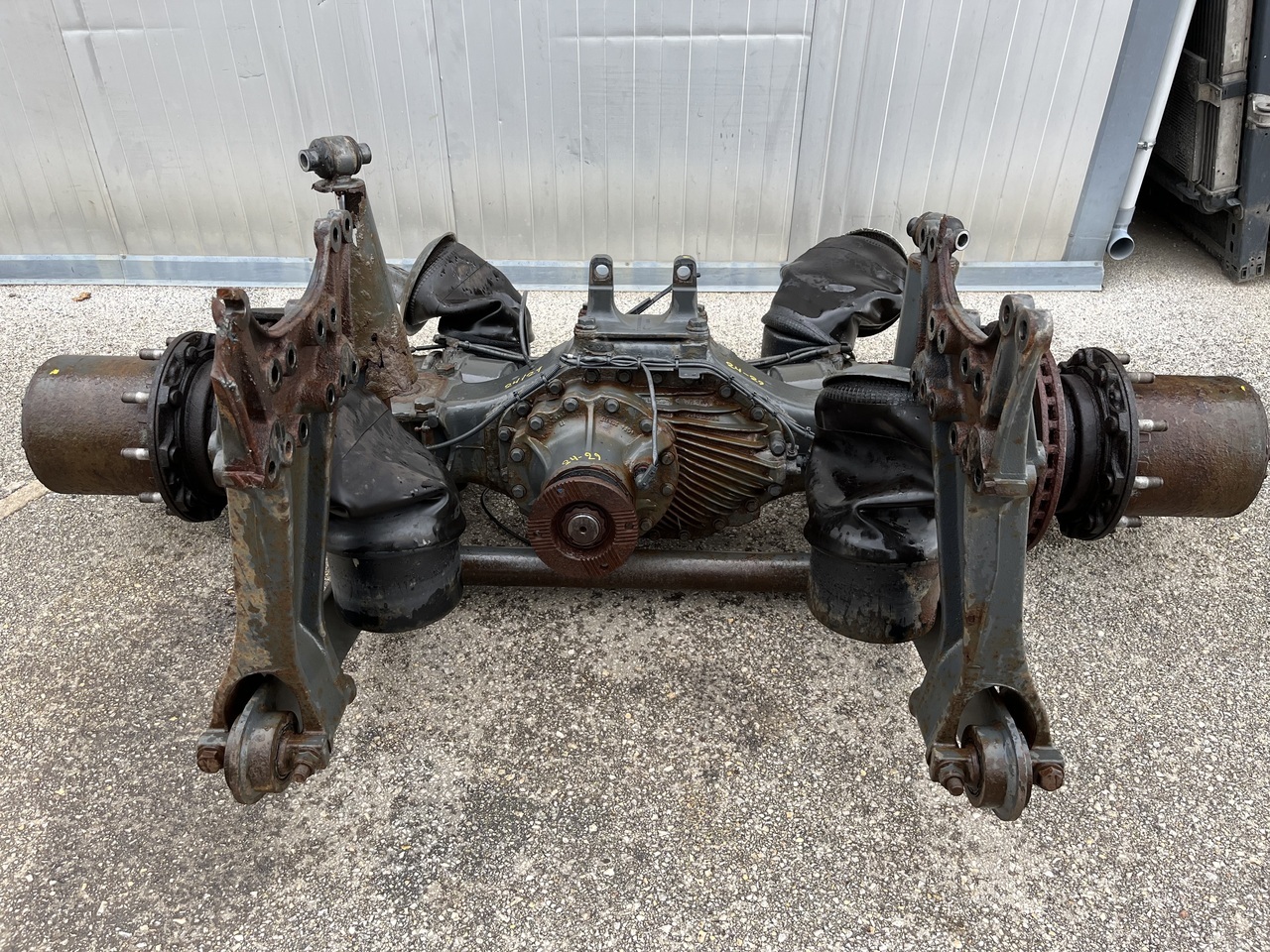 REAR AXLE WITH DIFFERENTIAL GEAR ,RATIO 29:24 - Differential för Lastbil: bild 1 REAR AXLE WITH DIFFERENTIAL GEAR ,RATIO 29:24 - Differential för Lastbil: bild 1
