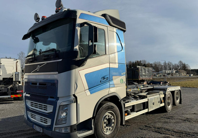 Volvo FH500 koukkuauto vain 493 tkm - Lastväxlare lastbil: bild 1 Volvo FH500 koukkuauto vain 493 tkm - Lastväxlare lastbil: bild 1