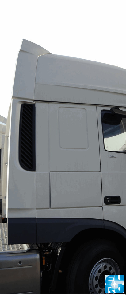 DAF XF 106 SC CABINE SPOILERSET KLAPGEDEELDE LINKS KLEUR H3279 000052 - Hytt för Lastbil: bild 2 DAF XF 106 SC CABINE SPOILERSET KLAPGEDEELDE LINKS KLEUR H3279 000052 - Hytt för Lastbil: bild 2