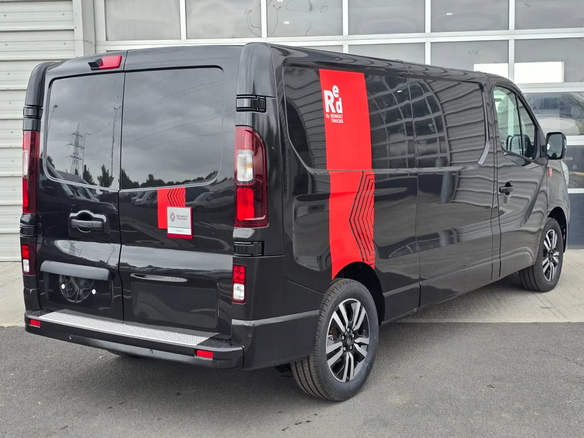 NEW Renault Trafic Exclusive 170BHP/150BHP Auto Black - Skåpbil: bild 2 NEW Renault Trafic Exclusive 170BHP/150BHP Auto Black - Skåpbil: bild 2