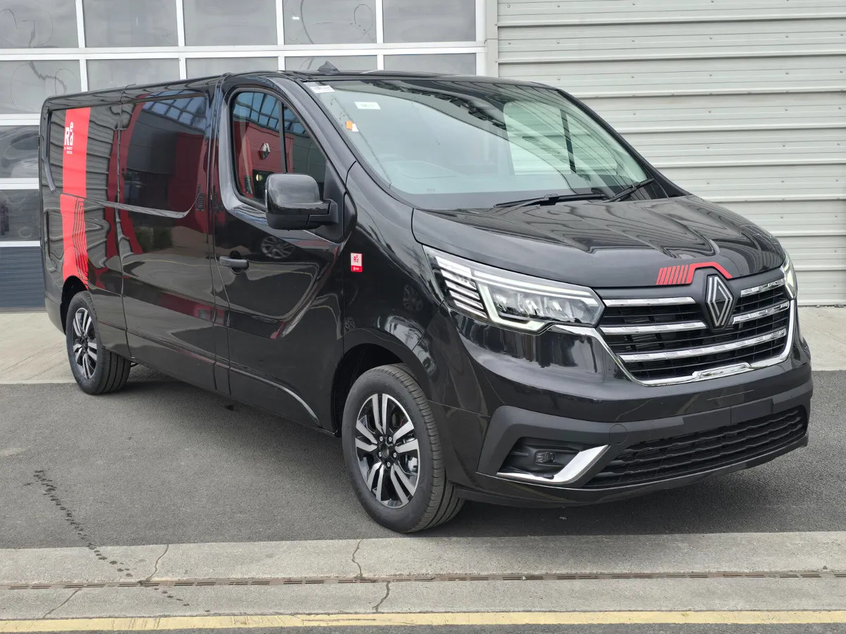NEW Renault Trafic Exclusive 170BHP/150BHP Auto Black - Skåpbil: bild 1 NEW Renault Trafic Exclusive 170BHP/150BHP Auto Black - Skåpbil: bild 1