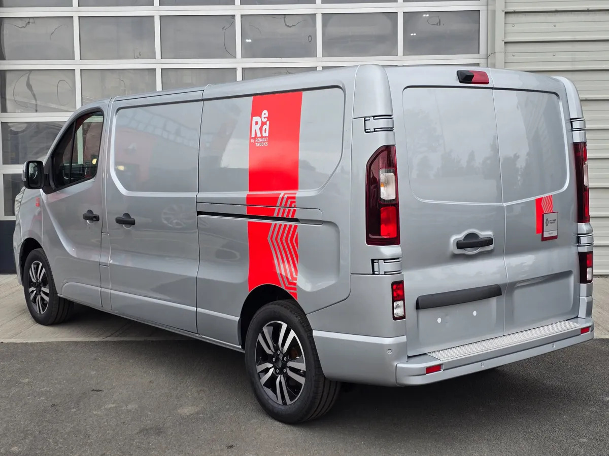 NEW Renault Trafic Exclusive 170BHP/150BHP Auto Highland Silver - Skåpbil: bild 5 NEW Renault Trafic Exclusive 170BHP/150BHP Auto Highland Silver - Skåpbil: bild 5