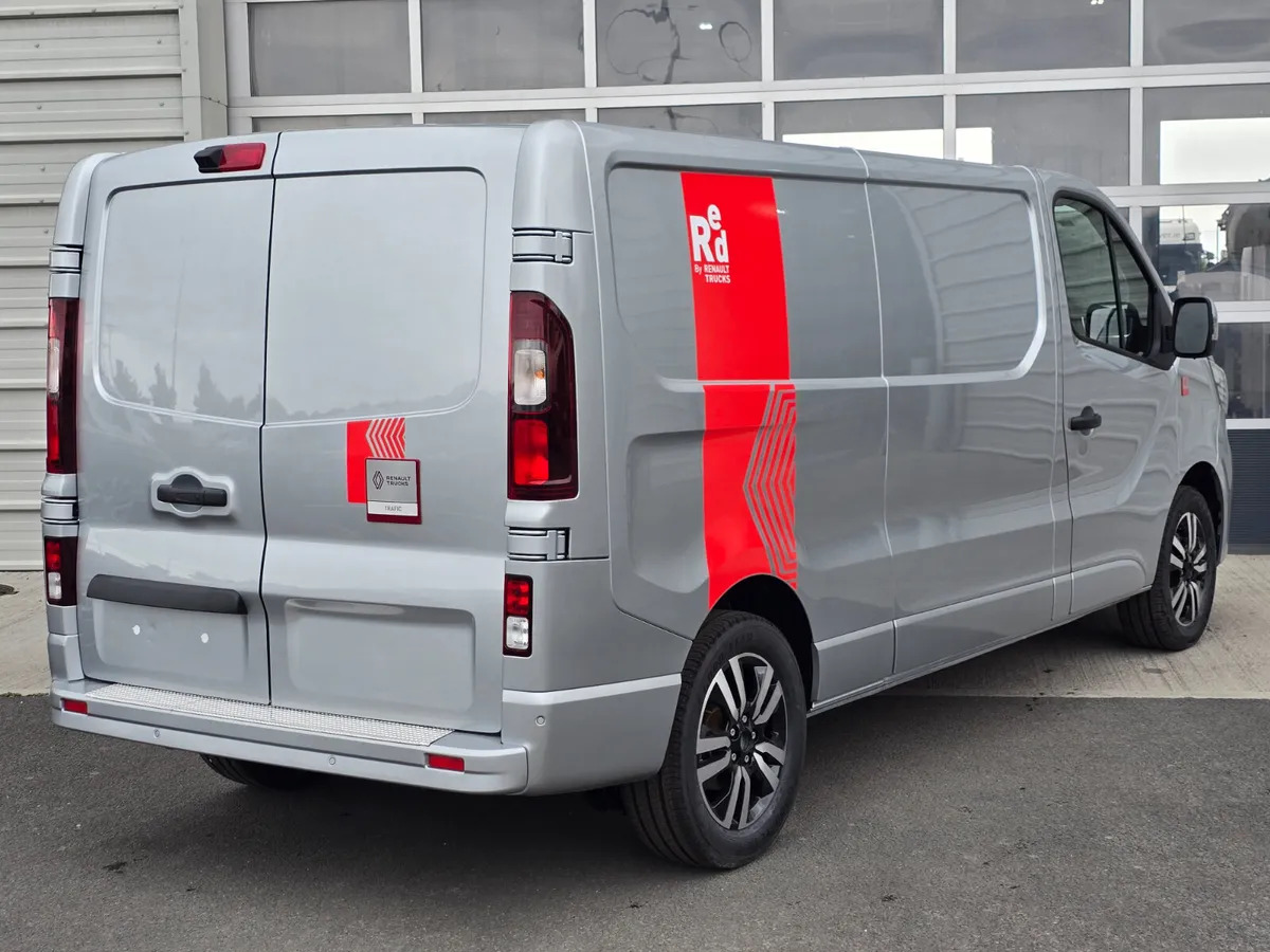 NEW Renault Trafic Exclusive 170BHP/150BHP Manual Silver - Skåpbil: bild 2 NEW Renault Trafic Exclusive 170BHP/150BHP Manual Silver - Skåpbil: bild 2