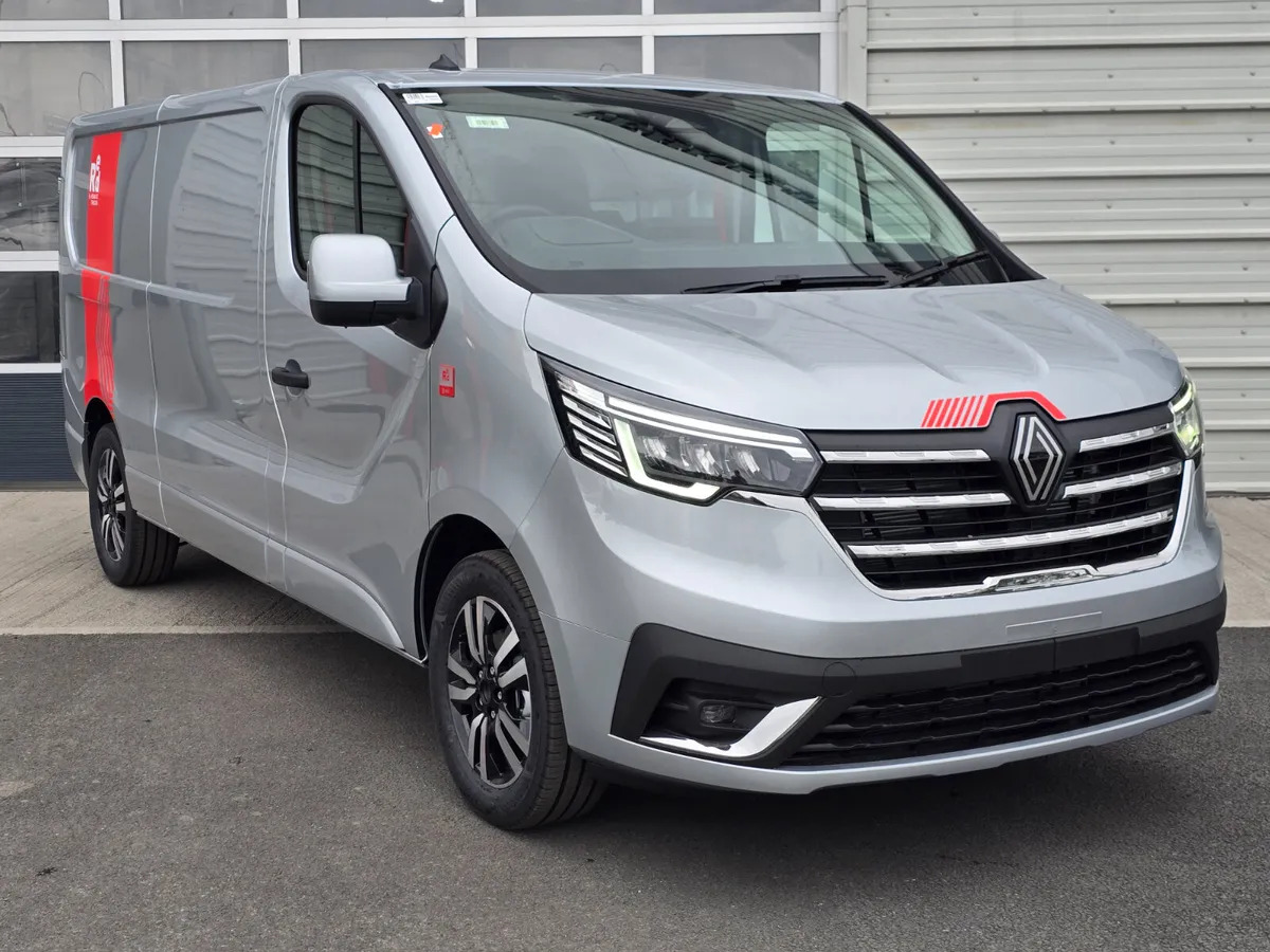 NEW Renault Trafic Exclusive 170BHP/150BHP Manual Silver - Skåpbil: bild 1 NEW Renault Trafic Exclusive 170BHP/150BHP Manual Silver - Skåpbil: bild 1