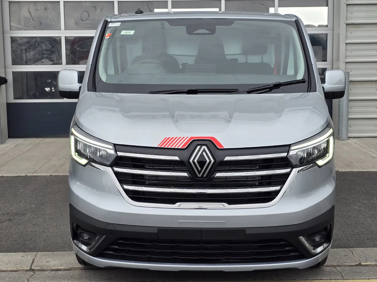 NEW Renault Trafic Exclusive 170BHP/150BHP Manual Silver - Skåpbil: bild 4 NEW Renault Trafic Exclusive 170BHP/150BHP Manual Silver - Skåpbil: bild 4