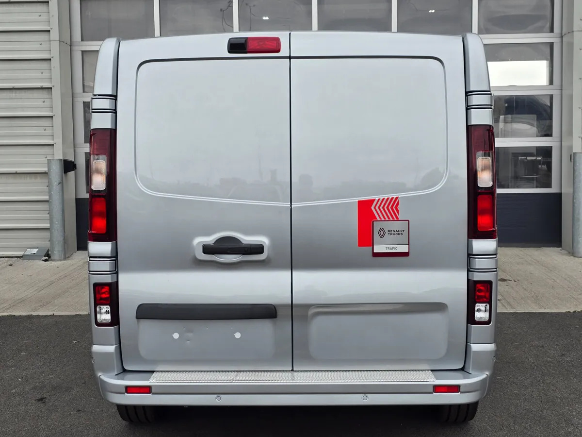 NEW Renault Trafic Exclusive 170BHP/150BHP Manual Silver - Skåpbil: bild 3 NEW Renault Trafic Exclusive 170BHP/150BHP Manual Silver - Skåpbil: bild 3