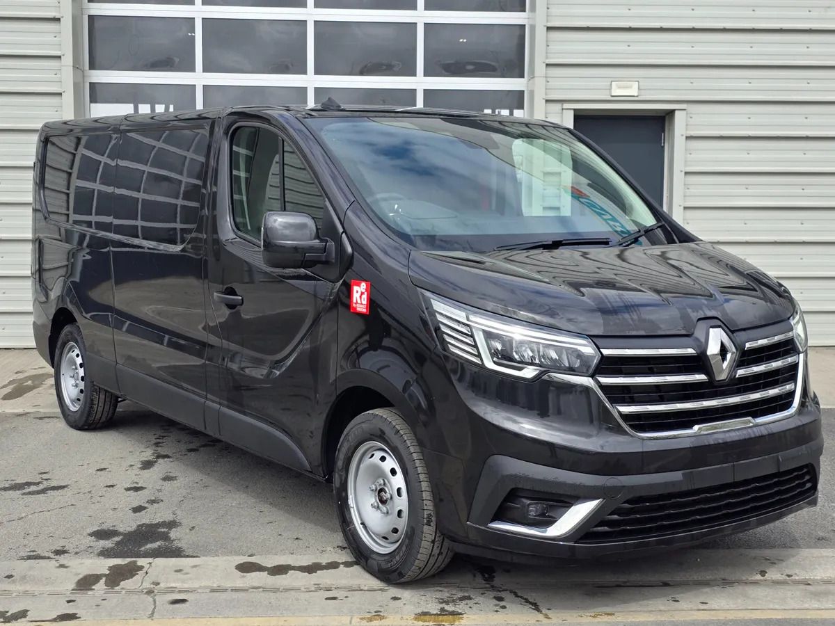 New Renault Trafic Red Edition -150BHP - Små skåpbil: bild 1 New Renault Trafic Red Edition -150BHP - Små skåpbil: bild 1