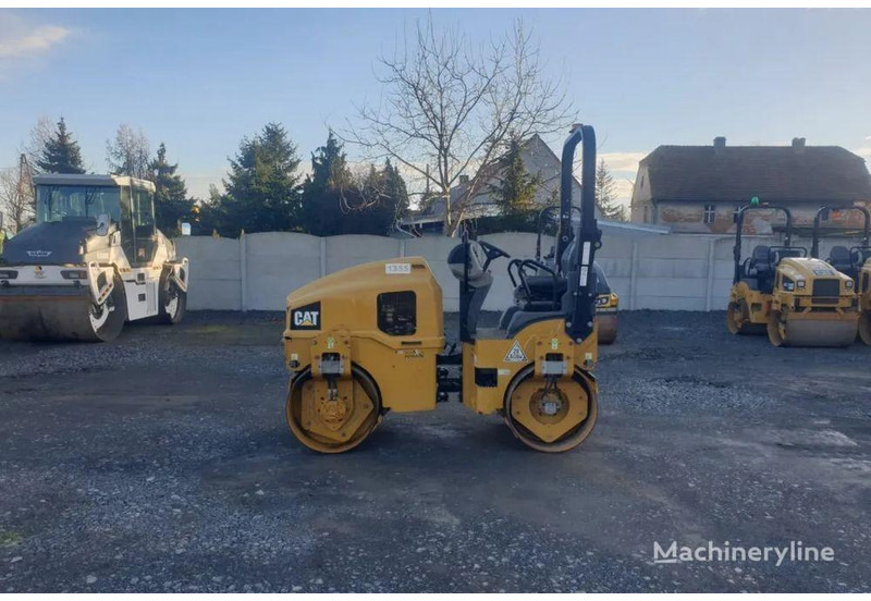 Caterpillar CB 24B road roller - Vält: bild 2 Caterpillar CB 24B road roller - Vält: bild 2